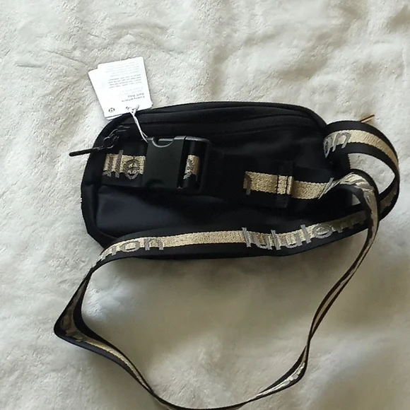 Lululemon gold logo crossbody belr bag - Picture 6 of 10